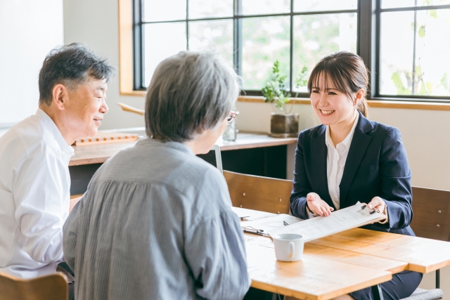 収納アドバイザーに相談する60代ご夫婦